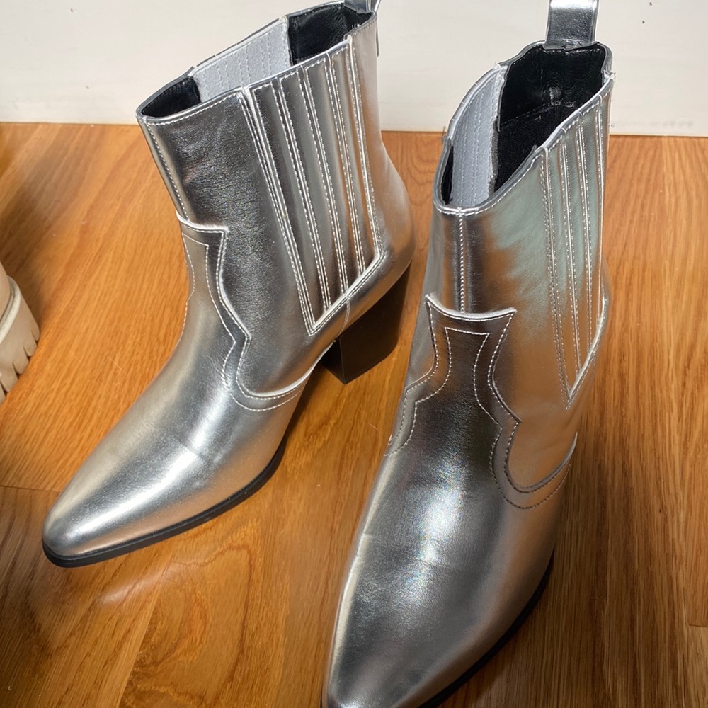 ASOS SILVER WESTERN ANKLE BOOT